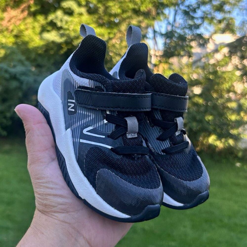 New Balance Kids Rave Run v2 Black Gray White Sneakers US Size 7 Toddler